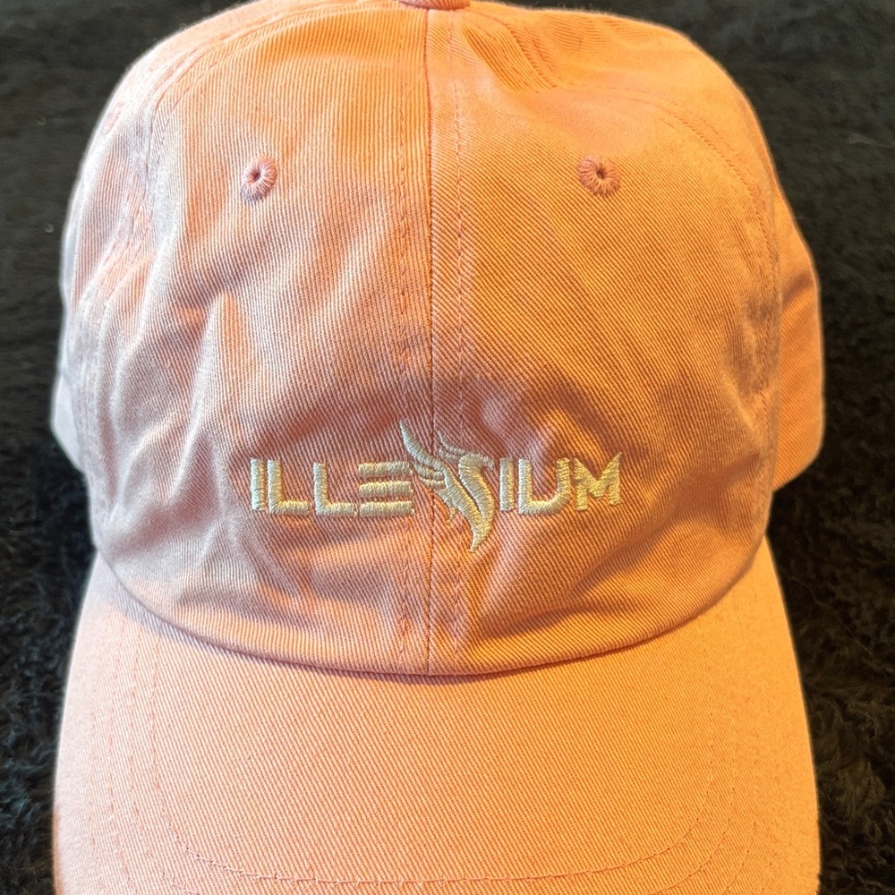 Pink Illenium hat - Picture 3 of 7